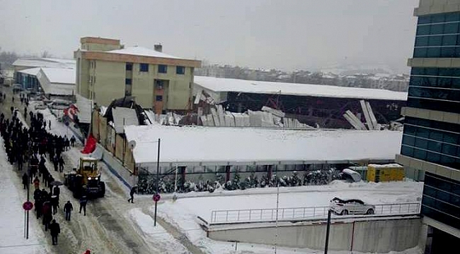 Biga Pazar yeri çöktü