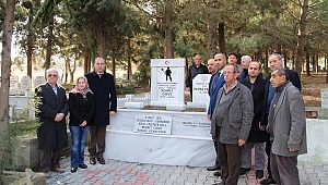 "Mehmetçik" adının isim babası mezarı başında anıldı