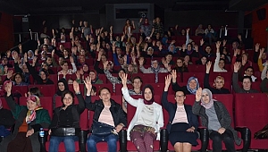 AK Parti Çanakkale'den Reis Filmine Yoğun İlgi