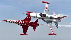  Türk Yıldızları Çanakkale'de Nefes Kesti