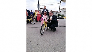 Biga Fenerbahçeliler Derneği çocuklara bisiklet dağıttı