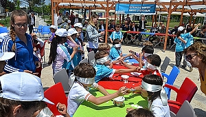 Dünya Süt Günü Biga Şehir Parkı'nda yapılan etkinliklerle kutlandı.