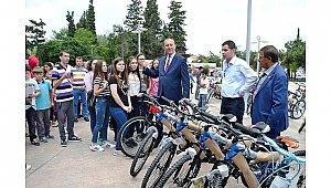 Biga Belediyesinden karne hediyesi
