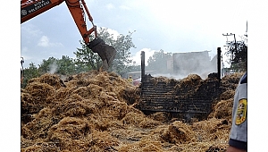Biga'da Elektrik tellerine değen saman yüklü kamyon kül oldu