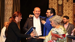 Usta oyunculardan Atatürk Kültür Merkezi'ne tam not