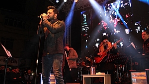 Biga'da indirimli alışveriş heyecanına Yusuf Güney damgası