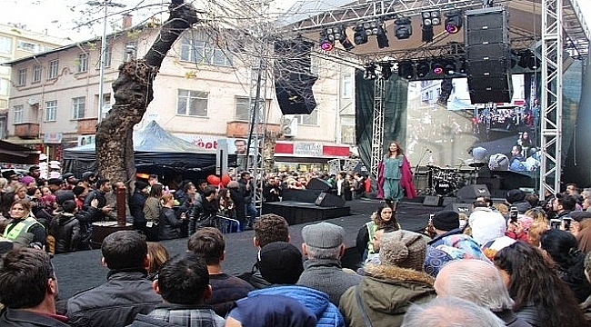 Biga'da sokak defilesine yoğun ilgi