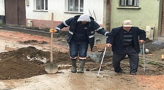 Soğuğa rağmen durmaksızın çalışıyorlar