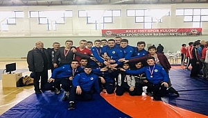 Bigalı güreşçiler madalyalarla döndü