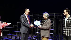 Benim adım Feuerbach, tiyatroseverleri büyüledi