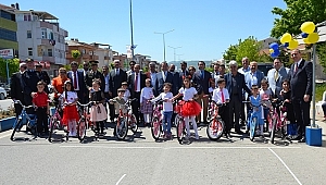 Biga FB Derneği Bisiklet Dağıttı