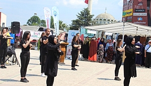 Biga Halk Eğitimi Merkezi ve Akşam Sanat Okulu Müdürlüğü tarafından öğrenme şenliği düzenledi.