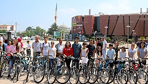 Biga Belediyesi'nden başarılı öğrencilere bisiklet