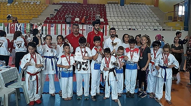 Biga Belediyesi Karate Takımı Şampiyon Oldu