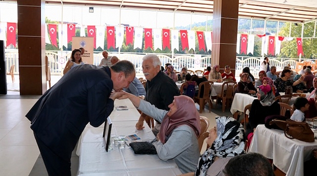 50 yıl mutlu yaşadılar, hediyelerini Başkan Işık'tan aldılar