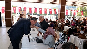 50 yıl mutlu yaşadılar, hediyelerini Başkan Işık'tan aldılar