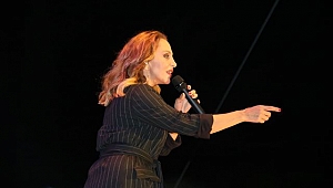 Sertab Erener, performansıyla Biga'yı salladı