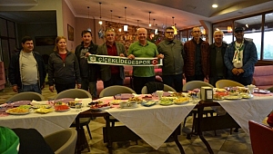 Mutlu'dan, Çiçeklidedespor Voleybol Takımına Kahvaltı