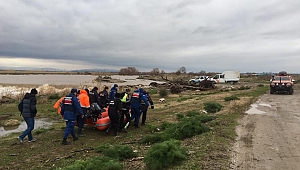ÇAYA ATLAYAN ADAMI ARAMA ÇALIŞMALARI SÜRÜYOR(VİDEO)