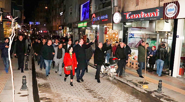 Başkan Işık'tan miting gibi kahve ziyareti