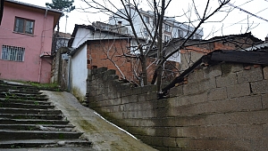 Biga'da Eve Giren İki Kişi Mutfak Eşyalarını Çaldı