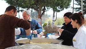 BİGA BELEDİYESİ KANDİL PİLAVI DAĞITTI