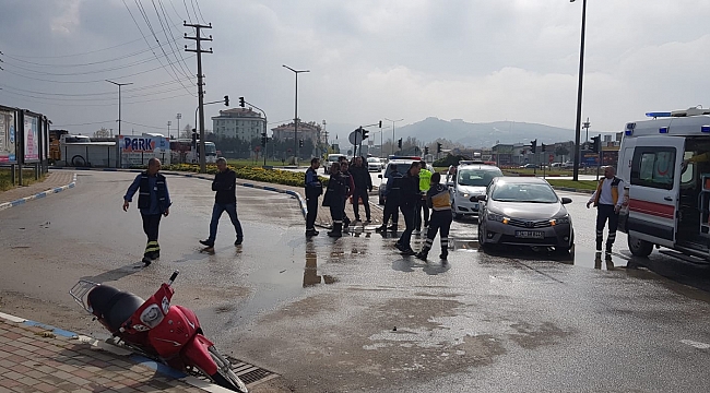 Polisten Kaçan Motorsiklet Sürücüsü Başka Araca Çarptı