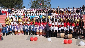 4. DÜZENLENEN ÇOCUK ŞENLİĞİ RENKLİ GÖRÜNTÜLERE SAHNE OLDU