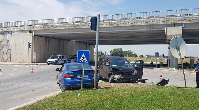 Trafik Işıklarına Rağmen Bu Kavşakta Kaza Bitmiyor