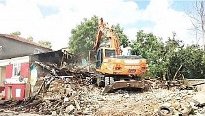 Halkın Güvenliği için Metruk Binalar Yıkılmaya Devam Ediyor