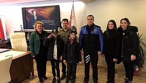 Özel öğrenciler karne hediyesi olarak polis oldu