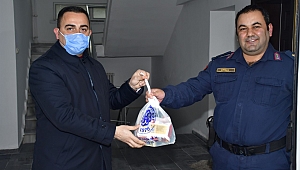 BİGA BELEDİYESİ İLÇEDEKİ TÜM KAMU ÇALIŞANLARINA HİJYEN PAKETİ DAĞITTI