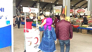 KIZILAY, BİGA'DA VATANDAŞA MASKE DAĞITTI