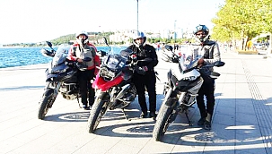 3 MOTOSİKLET TUTKUNU, BAYRAM TATİLİNİ YOLDA GEÇİRDİ