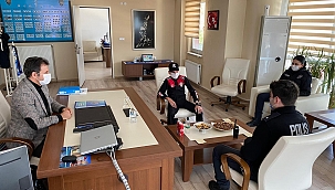 EMNİYET MÜDÜRÜNE SÖZ VERDİ TABLET HEDİYESİNİ ALDI