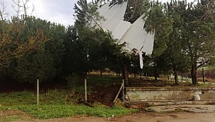 BİGA'DA HAYVAN ÇİFTLİĞİNİN ÇATISI UÇTU