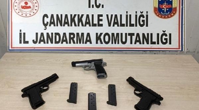 Biga'da otomobilde 3 ruhsatsız tabanca ele geçirildi.