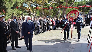 BAŞKAN YILMAZ ÇELENK SUNMA MERASİMİNE KATILDI