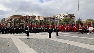 KUTLAMALAR ÇELENK SUNMA TÖRENİ İLE BAŞLADI