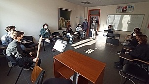 VALİ AKTAŞ, AKÇANSA GÜZEL SANATLAR LİSESİNİ ZİYARET ETTİ