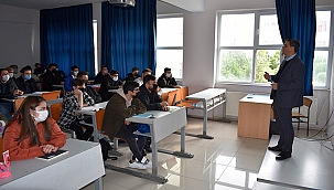 ÜNİVERSİTE ÖĞRENCİLERİ İŞKUR'UN SEMİNERLERİYLE GELECEĞE HAZIRLANIYOR