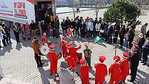 "ANADOLU YOLUNDA YÜREKLERDE AKİF"