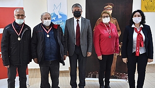 ALTIN YILLARDA SATRANÇ TURNUVASI ÖDÜL TÖRENİ GERÇEKLEŞTİRİLDİ