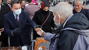 BAŞKAN BABACAN VATANDAŞLARA LOKMA DAĞITTI