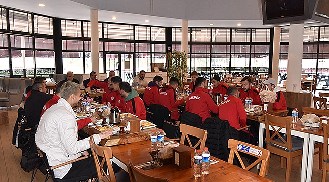 BAŞKAN ÖZ, ÇANSPOR TAKIM VE YÖNETİMİNİ KAHVALTIDA AĞIRLADI
