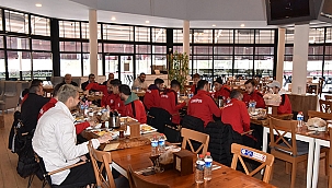 BAŞKAN ÖZ, ÇANSPOR TAKIM VE YÖNETİMİNİ KAHVALTIDA AĞIRLADI 