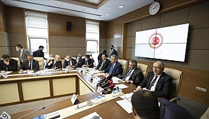 SEÇİM BARAJININ YÜZDE 7'YE İNDİRİLMESİ TBMM ANAYASA KOMİSYONU'NDA KABUL EDİLDİ