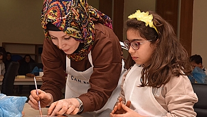 TOPRAKTAN ELLER, GÜLEN YÜZLER 