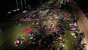 ANZAK KOYU'NDA ŞAFAK AYİNİ YAPILDI