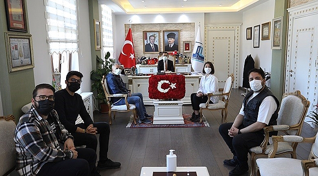 ÇANAKKALE BİSİKLET PLATFORMU GÖNÜLLÜLERİ VALİ AKTAŞ'I ZİYARET ETTİ